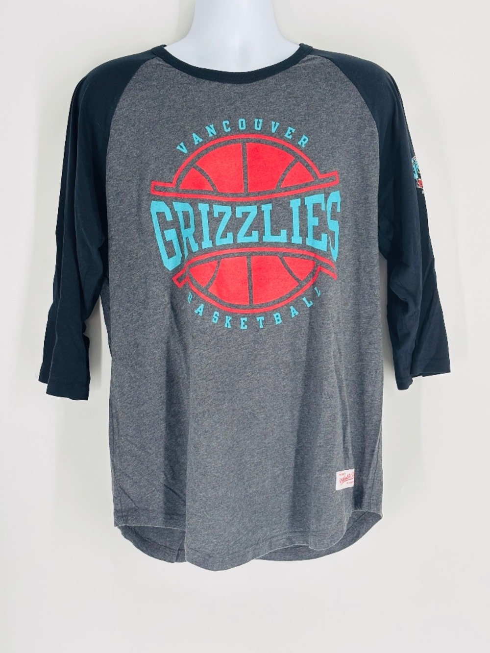 Mitchell & Ness Mens 3/4 Sleeve Shirt Vancouver Grizzlies Retro Size: XL